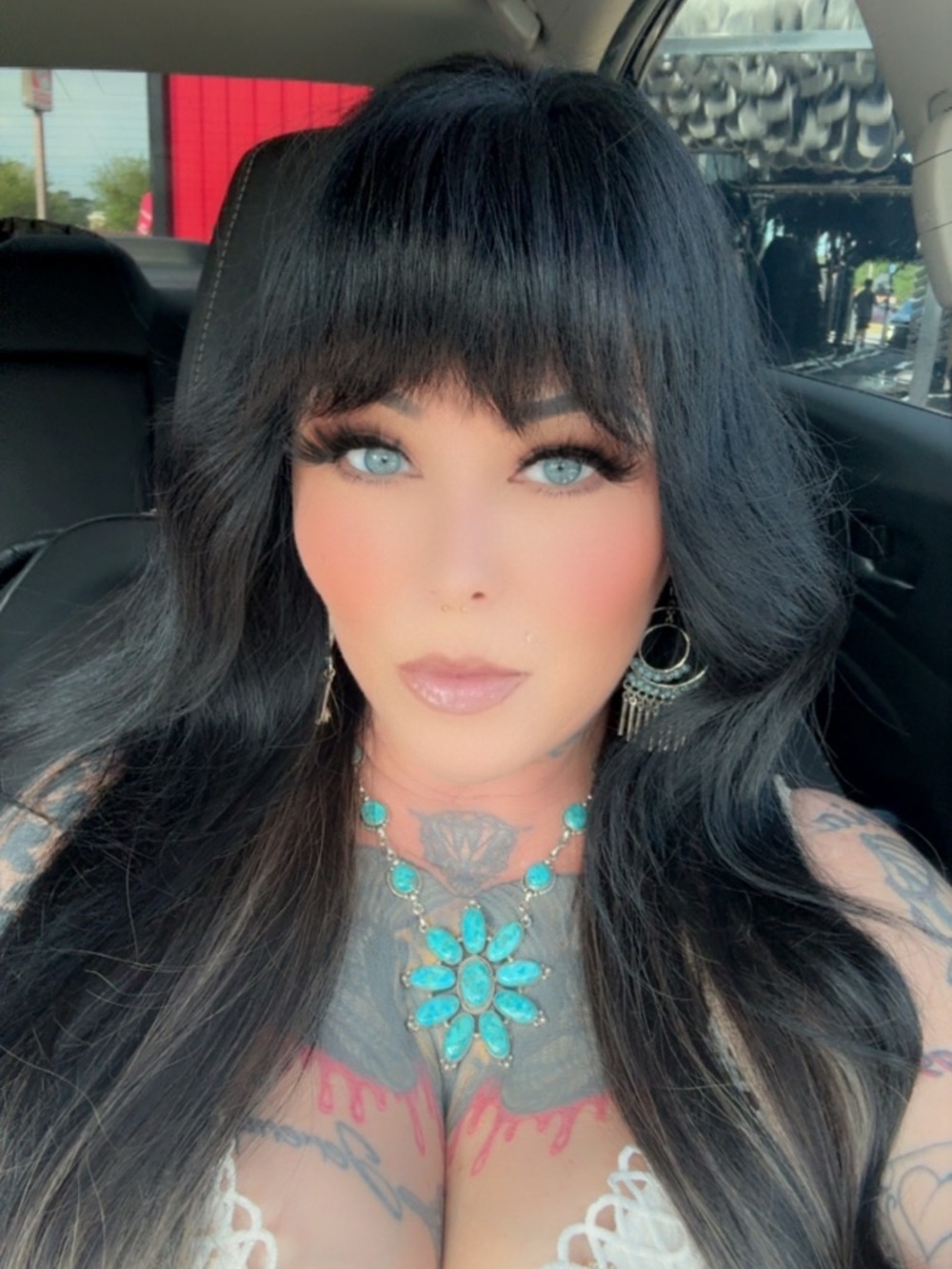 Meet your Posher, Latosha